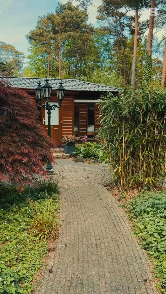 Wat een heerlijke plek dit huisje van  @stayatsas_tiny_houses_veluwe  op de Veluwe.